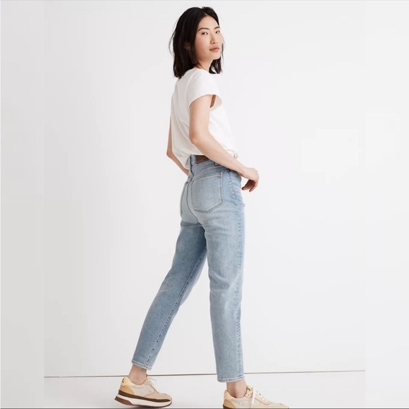Madewell The Curvy Mom Jean - Picture 2 of 10